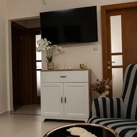Thermal Irisz Apartment *