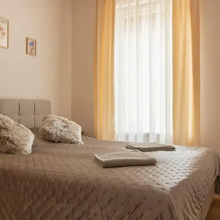Apartment Thermal Irisz