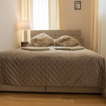 Apartment Thermal Irisz